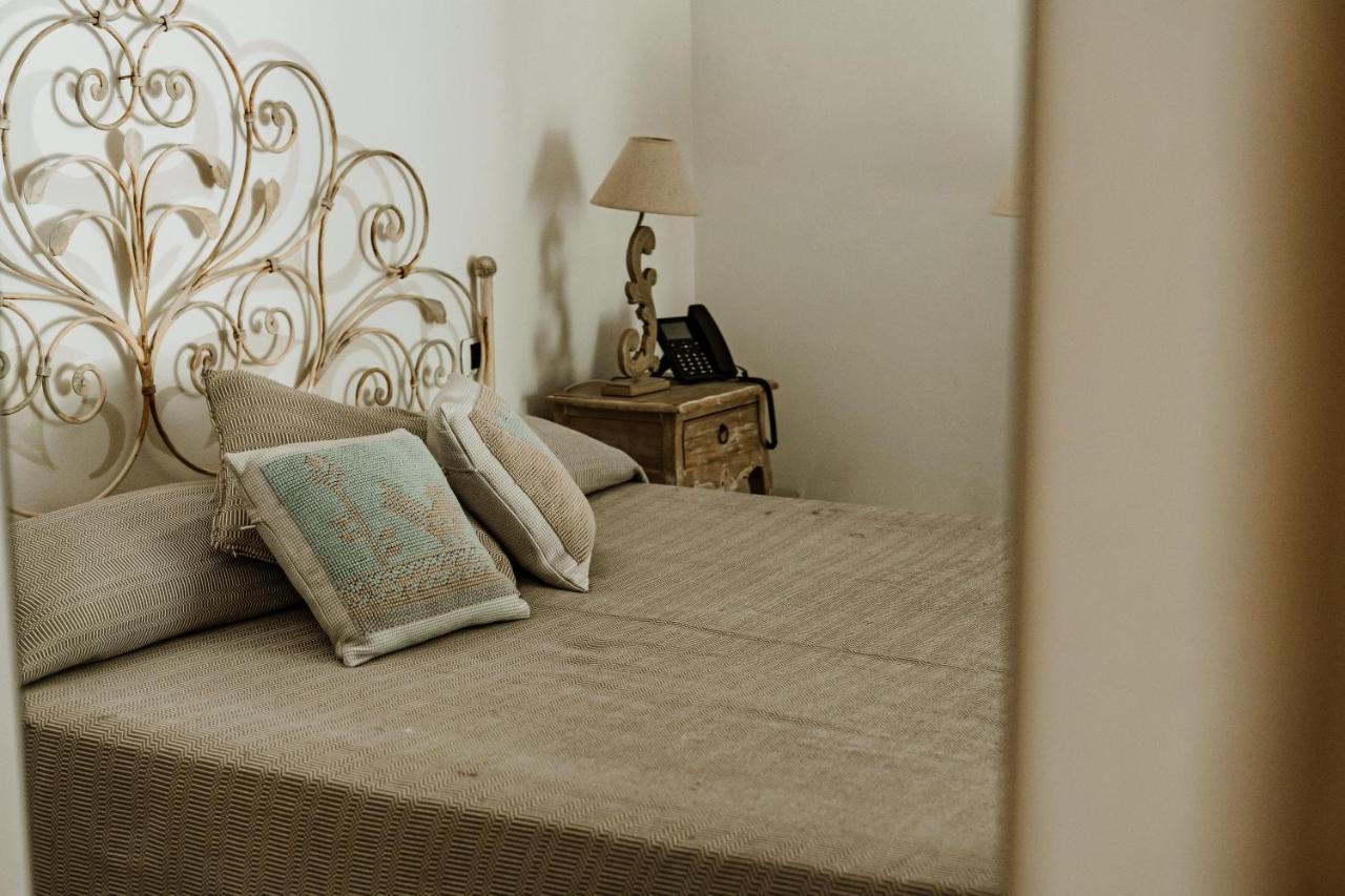 Hotel Pulicinu Baja Sardinia Kültér fotó